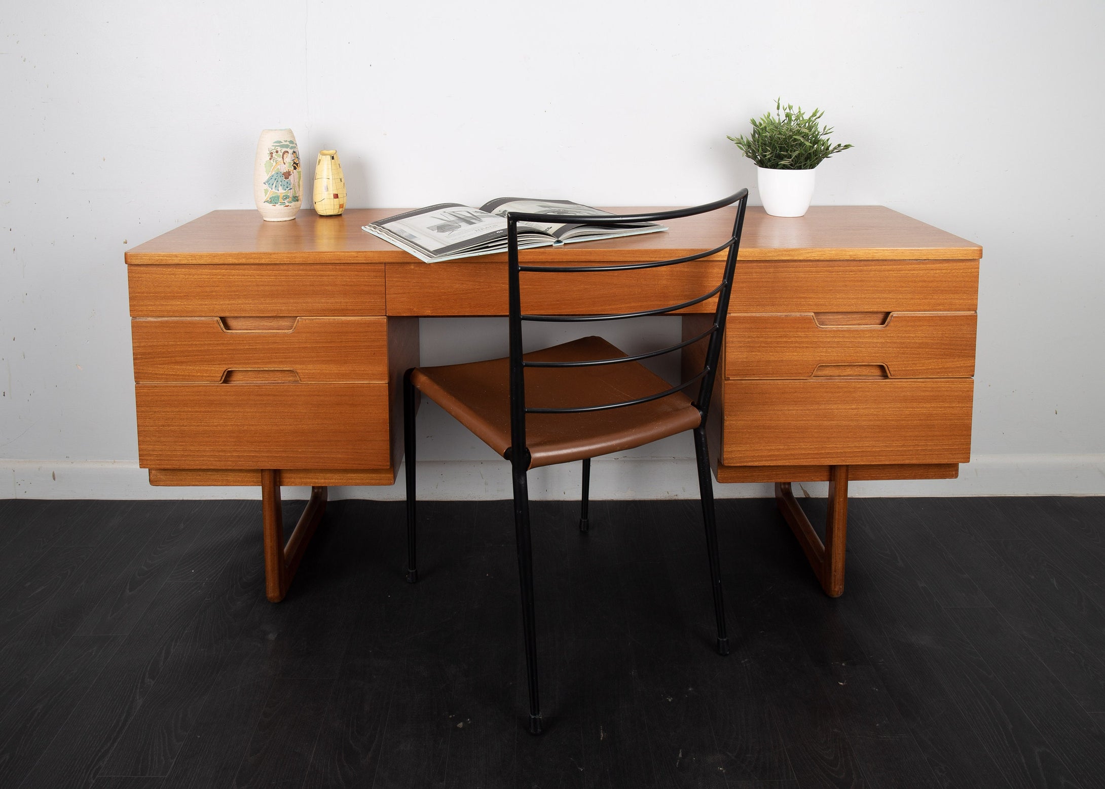Uniflex Q range Retro Walnut Dressing Table